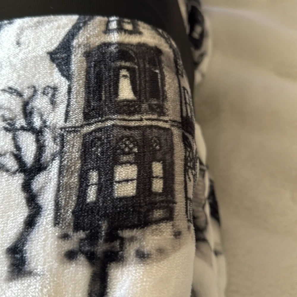 NEW Cynthia Rowley Halloween Haunted House Black & White Full/Queen Throw NWT